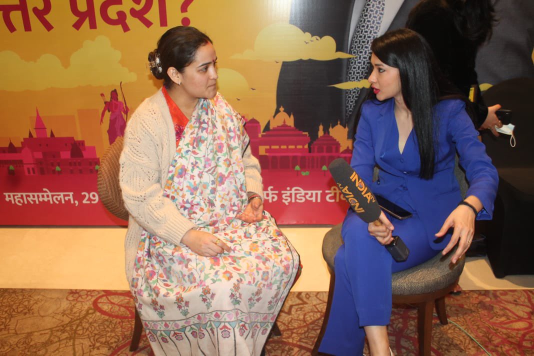 aparnabisht7's tweet photo. हम लड़ेंगे हनुमान की तरह 
जीतेंगे श्री राम की तरह @BJP4India @narendramodi @BJP4UP @myogiadityanath @indiatvnews https://t.co/M1YHNRPdGo