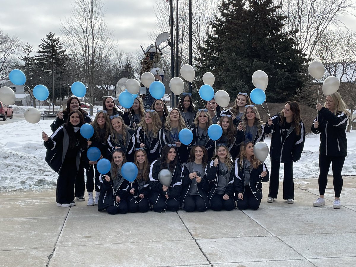 GHS_ILathletics's tweet photo. Good Luck @GenevaCheer today @IHSAState Sectionals. https://t.co/6RP30MVhcY