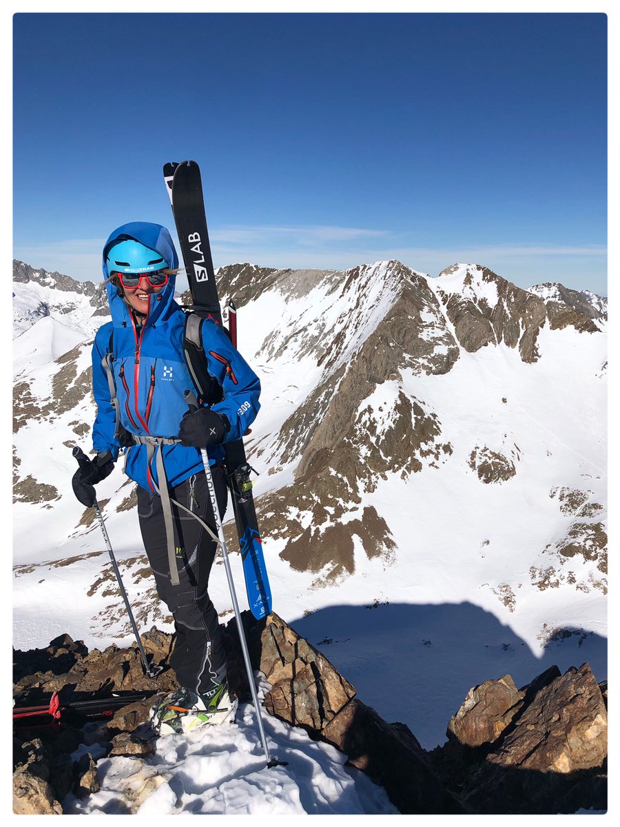 loramen's tweet photo. GARMO NEGRO 🏔⛷
Noches de bacahata, mañanas de ibuprofeno! 🤩 Urteko lehen hirumilakoa 🤩
Primer tresmil, 2022 🥳
#tena #pirenees #pirineos #pirinioak #mendieskia #esquidemontaña #mountainobsession #mountainlove #garmonegro https://t.co/XIrDAJYrqJ