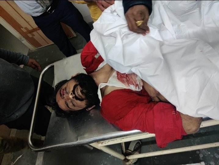 UdayKumarDasar5's tweet photo. A young man, #KishanBharvad was shot merely by two muslim youth for sharing a video. He has a 20 day old child.
But
No #outrage in media
No award #wapsi gang spoke about intolerance.
No #journalist condemned it
No #secular talking about it
#HinduEktaSamiti
@myogiadityanath https://t.co/Ar57yCVN4h