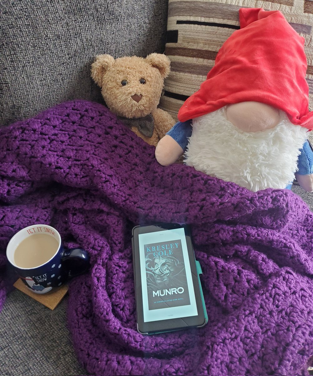 bnWilmingtonDE's tweet photo. UPDATE (x2): SNOW DAY! We are officially closed today. Time to snuggle up with a warm drink and good book on this winter day!

Everyone, be safe out there!

#BNWILMINGTON #SnowDay #SnuggleUp #Cozy #ReadingNook #Munro #Gnome #Barnsie https://t.co/pGA3WuNl6S