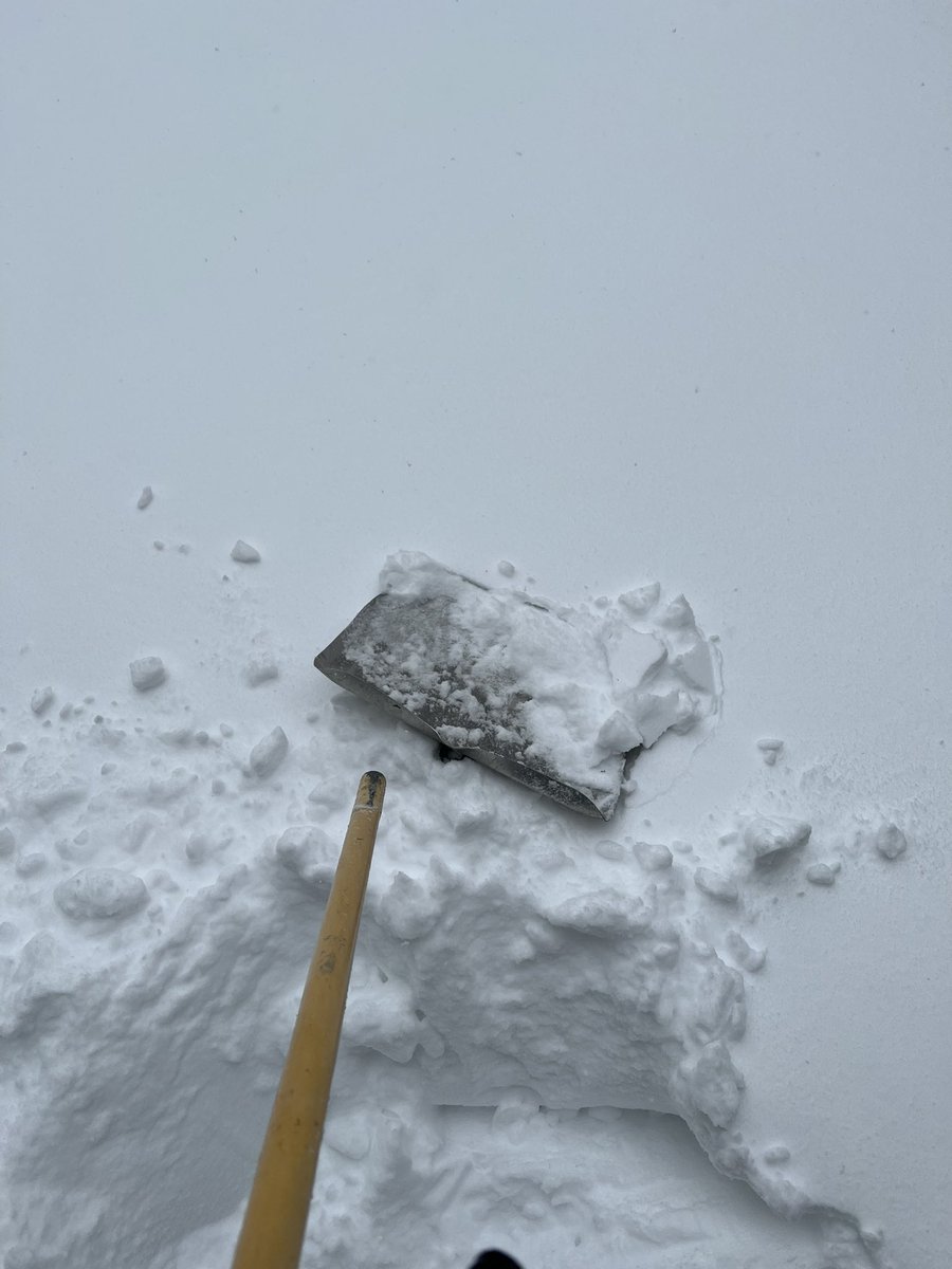 JckieMak's tweet photo. how my snow day goin https://t.co/CfBtwXKAF3
