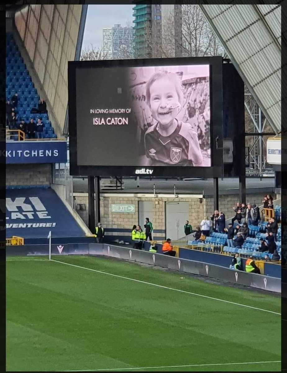 islasfight's tweet photo. Cancer has no colours
And for Millwall nothing but respect
Showing love for little Isla
As they pause and reflect

Rivalries cast aside
Proves we ain't so far apart
Come together for a beautiful girl
The little smasher who stole out heart 
Danny Fenn https://t.co/VgNNjKGd54