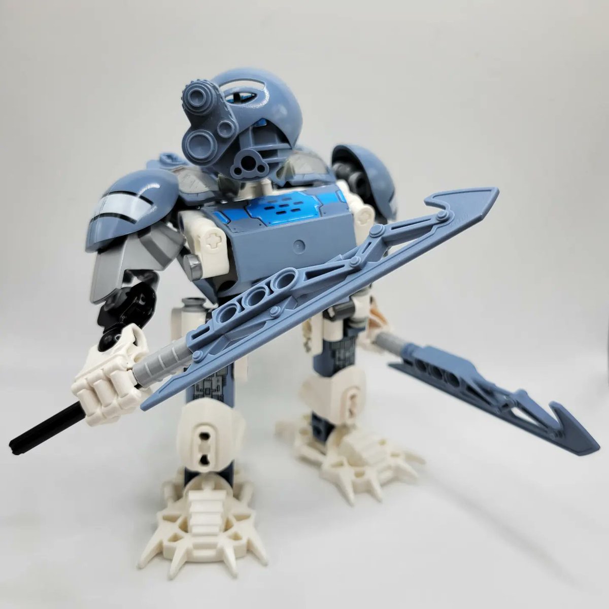 MorganRyanArt's tweet photo. βοΈπ Matoro the Ko-Matoran Translator! πβοΈ #bionicle #lego #moc #snow #ice #sandblue #white #custom #toy #kopaka #kopeke https://t.co/MGBeAp4KtH