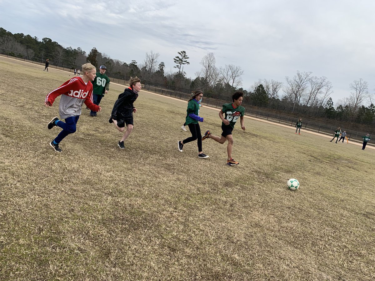 jencook80's tweet photo. 6th grade expedition kickoff yesterday was amazing! Cannot wait to see all that these students create and accomplish. So proud of them! @mgmgators https://t.co/i49lPDgLLi