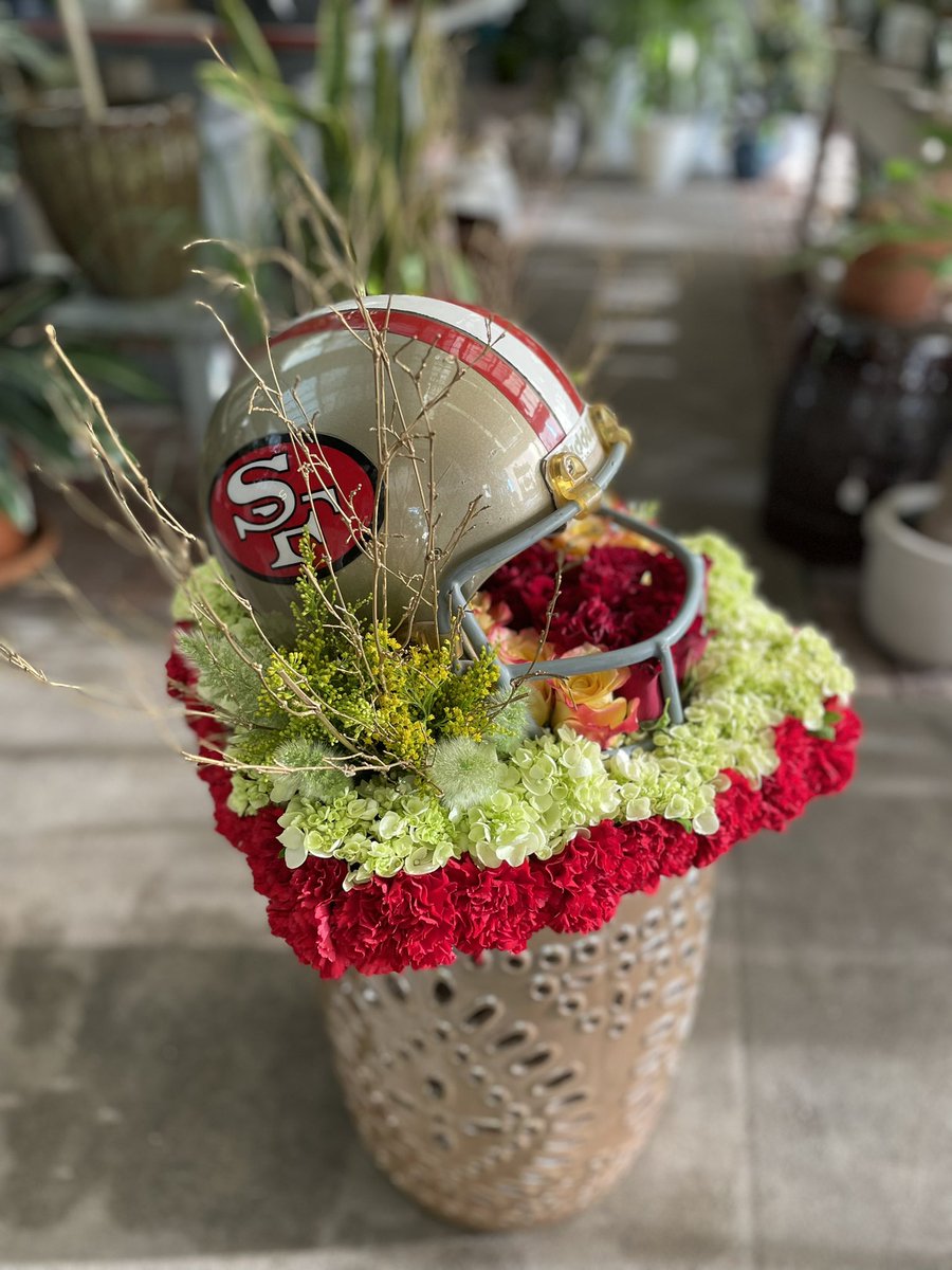 AhSamFloralCo's tweet photo. Let’s Go Niners! #BEATLA #FTTB  in Red and Gold! #NFCChampionship #SFvsLAR #AhSamFloralCo #49ersfaithful #NFL #SanMateo #Floral https://t.co/MGSDSEhGOr