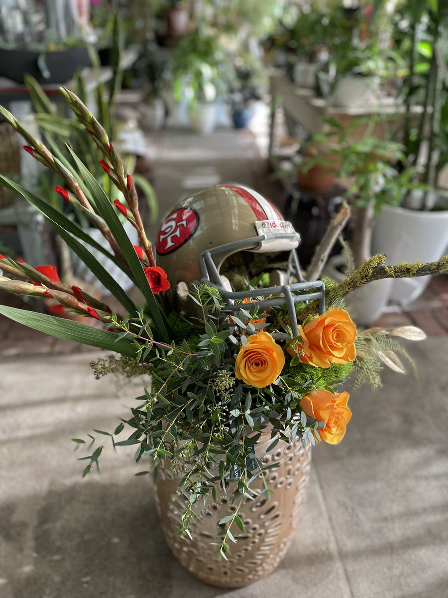 AhSamFloralCo's tweet photo. Let’s Go Niners! #BEATLA #FTTB  in Red and Gold! #NFCChampionship #SFvsLAR #AhSamFloralCo #49ersfaithful #NFL #SanMateo #Floral https://t.co/MGSDSEhGOr