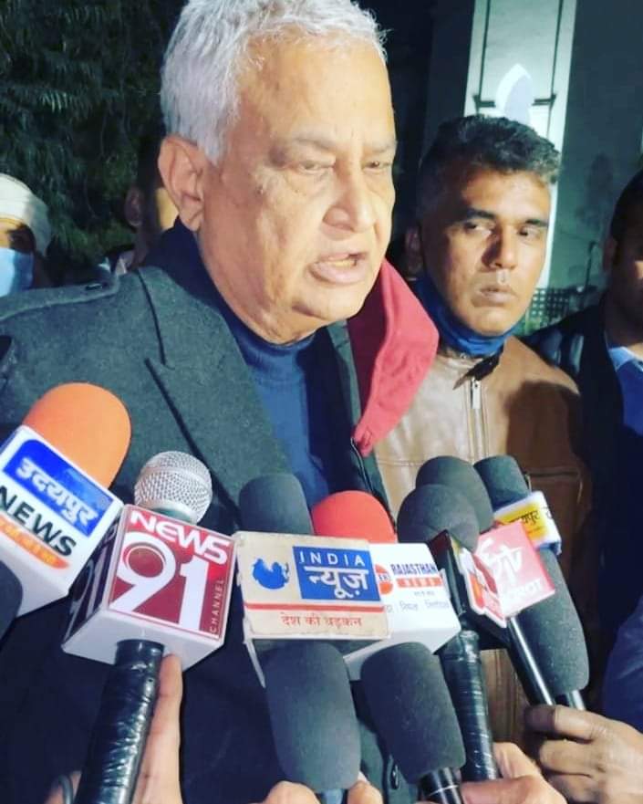 HEMRAJM93826586's tweet photo. जो दिनरात बेरोजगार छात्रों, दिन दुःखी व्यक्तियों के अधिकारों की लड़ाई व बलात्कारि���ों को सजा दिलान��� के लिए आंदोलन करता है उसके हजारों दुश्मन भी बन जाते हैं।अतः ऐसे शख्स को सरकारी सुरक्षा z+ अलॉट करनी चाहिए। 
@DrKirodilalBJP Z+ सुरक्षा मिलनी ही चाहिए।। https://t.co/9LhUVgdAoY