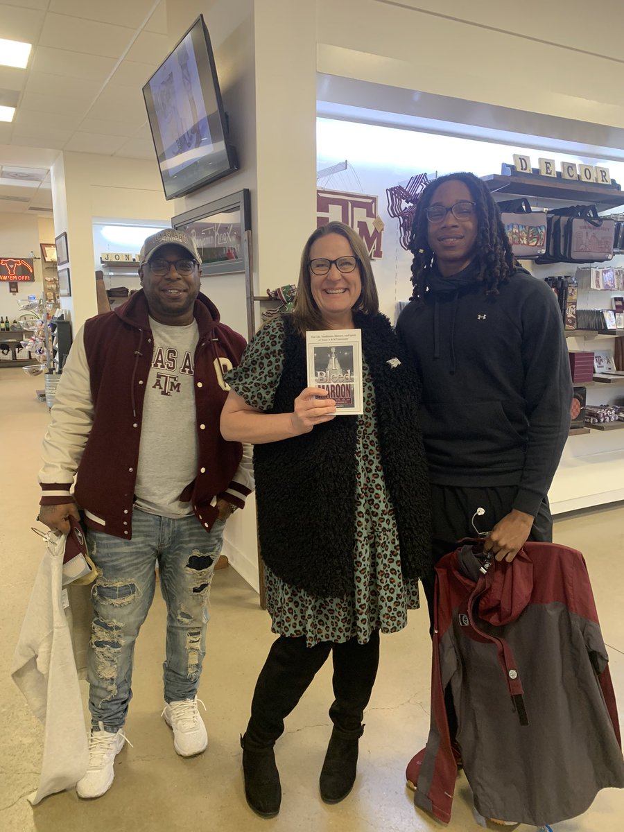 CoachEddie2's tweet image. Ms. Karen Piper, @AggieOutfitters and the whole Aggie land showing love early!!! @AggieFootball #gigem 

@AsaadJr  Diamond 💎 Boy Shining 🔥🔥🔥🎬🎬🎬😎😎😎🎨👣

The Family x The Set on the move‼️💙💛 @OscarSmithFB