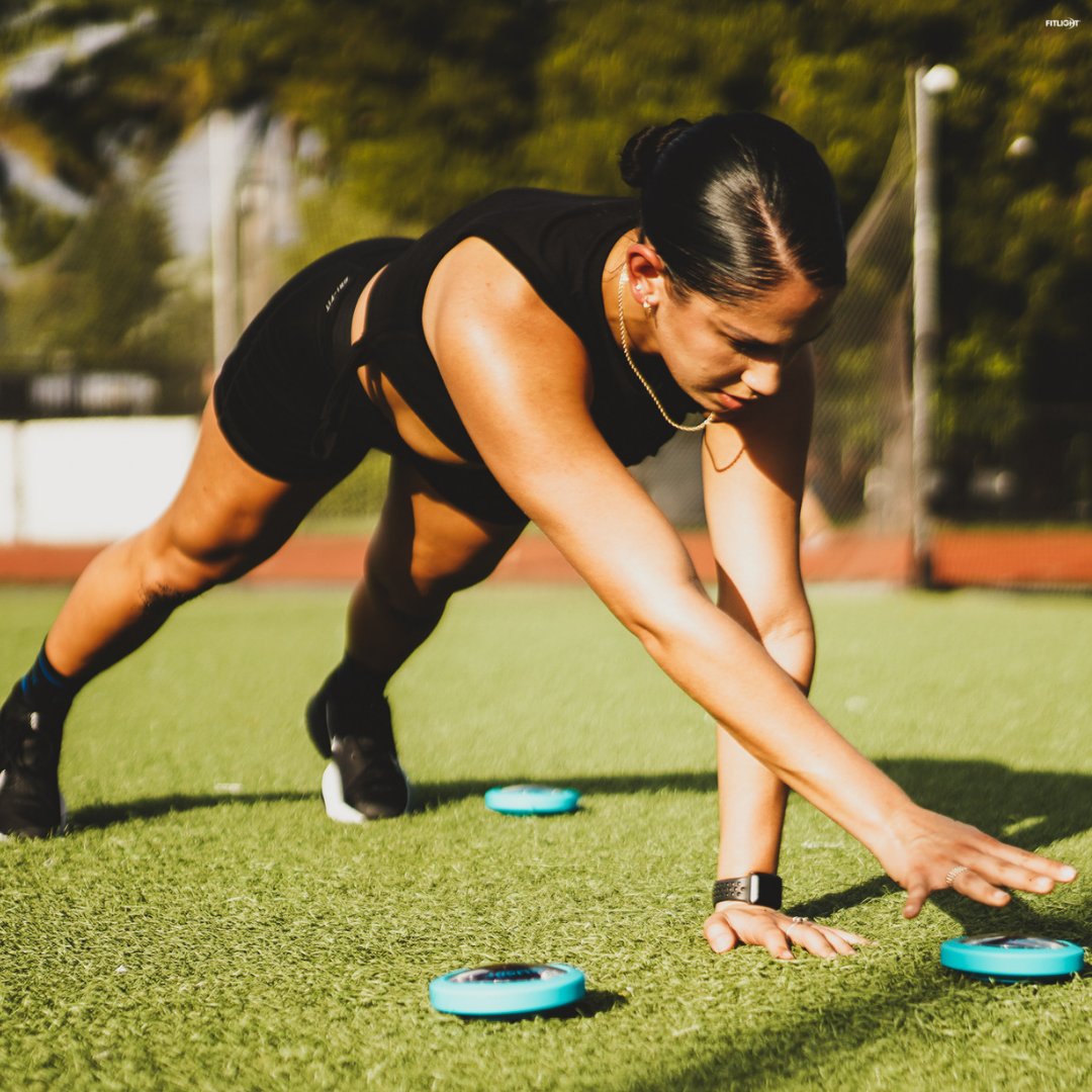 Fitlight's tweet image. Need some inspiration? Jessica shares some of her fave FITLIGHT® exercises 

1️⃣  Lateral Ice Skater Exercise 

2️⃣  High Plank Core Exercise

3️⃣  Lateral Tube Walk Exercise

Stay tuned for her full workout video 

📹  IG: jesstell__

#FITLIGHT #Fitlighttraining #SeeTheLight