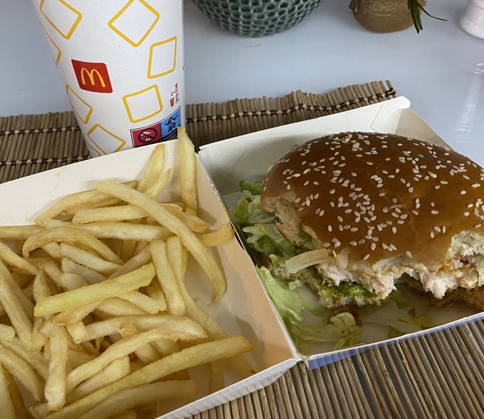 Cheat day 😋😋! What did u ate today?@LiveJasmin   #burger #food https://t.co/wPE17Erdmq<a class="tags" href="/tag/livejasmin">@livejasmin</a><a href="/tag/food"class="tags"><span>#food</span></a><a href="/tag/burger"class="tags"><span>#burger</span></a>