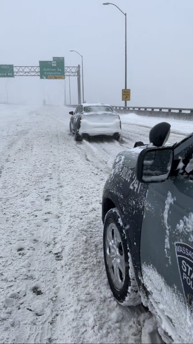 MassStatePolice's tweet photo. Patrols are reporting heavier volume of snowfall rate and worsening conditions across eastern Mass., including here on 93 in Boston. Stay home if possible and stay safe. https://t.co/9EmDZIJeF5