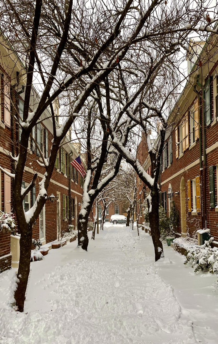 ProfDuff's tweet photo. Four seasons of Jessup Street, Washington Square West #philly https://t.co/kNl9NW6D72