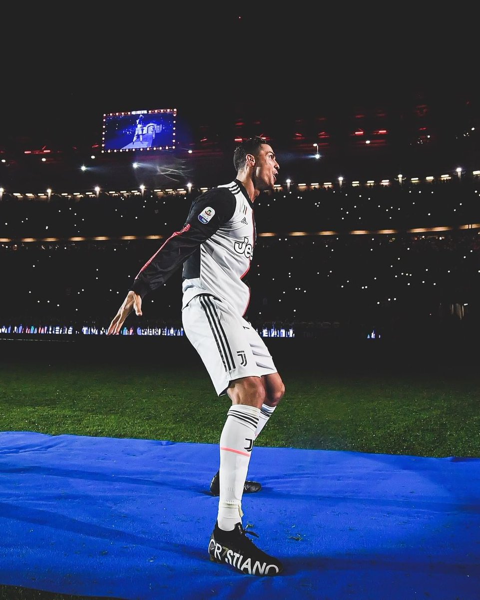 NoodleHairCR7's tweet photo. Juventus will never have a player like Cristiano Ronaldo 🐐 https://t.co/8DYSRgDVmF