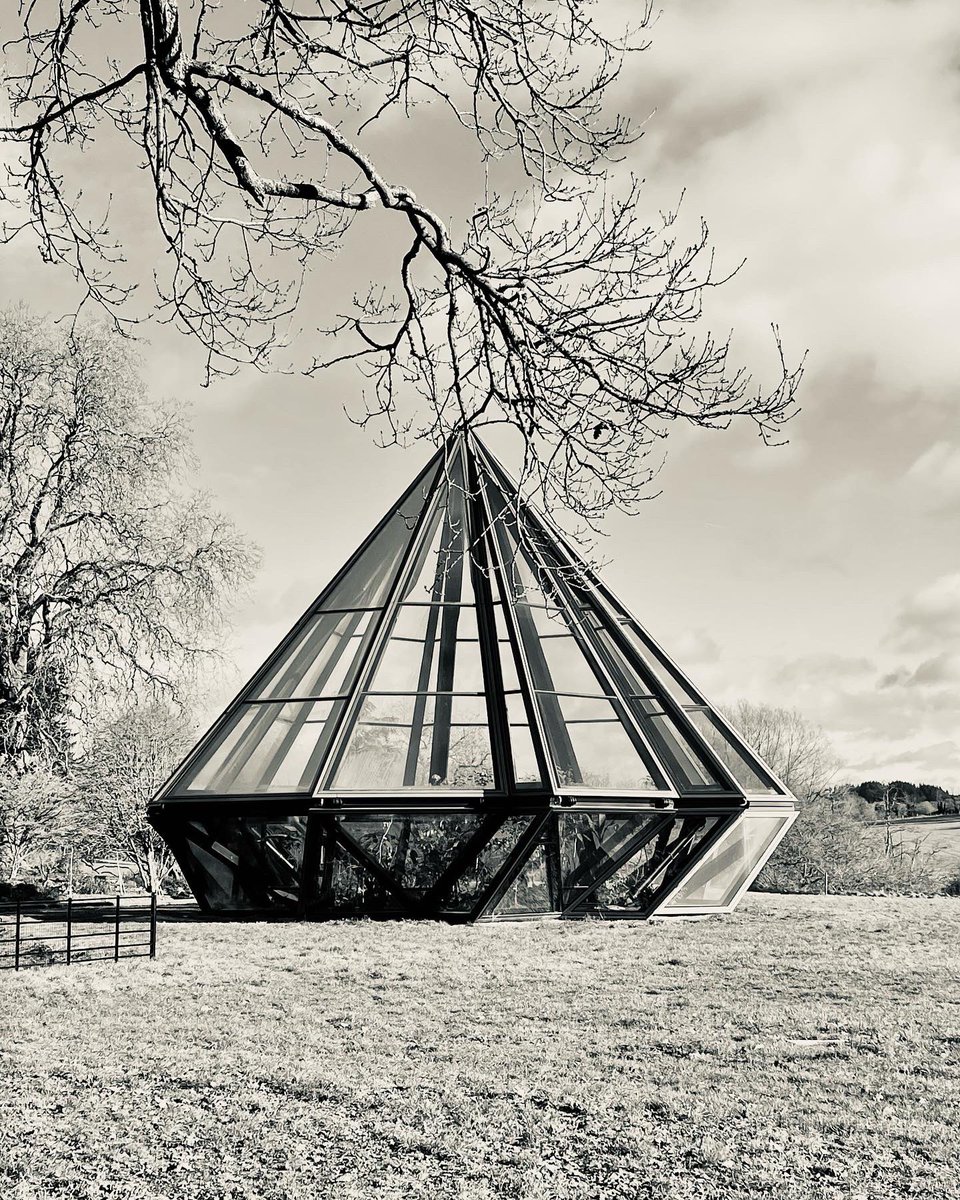 SUPjunkie_uk's tweet photo. EPIC TREE HUNTING in #Sussex today and a beautiful new glasshouse in #Woolbeding
#NationalTrust #CowdrayEstate #Oak #glasshouse #Old #New #History https://t.co/zQfEBtWkHD