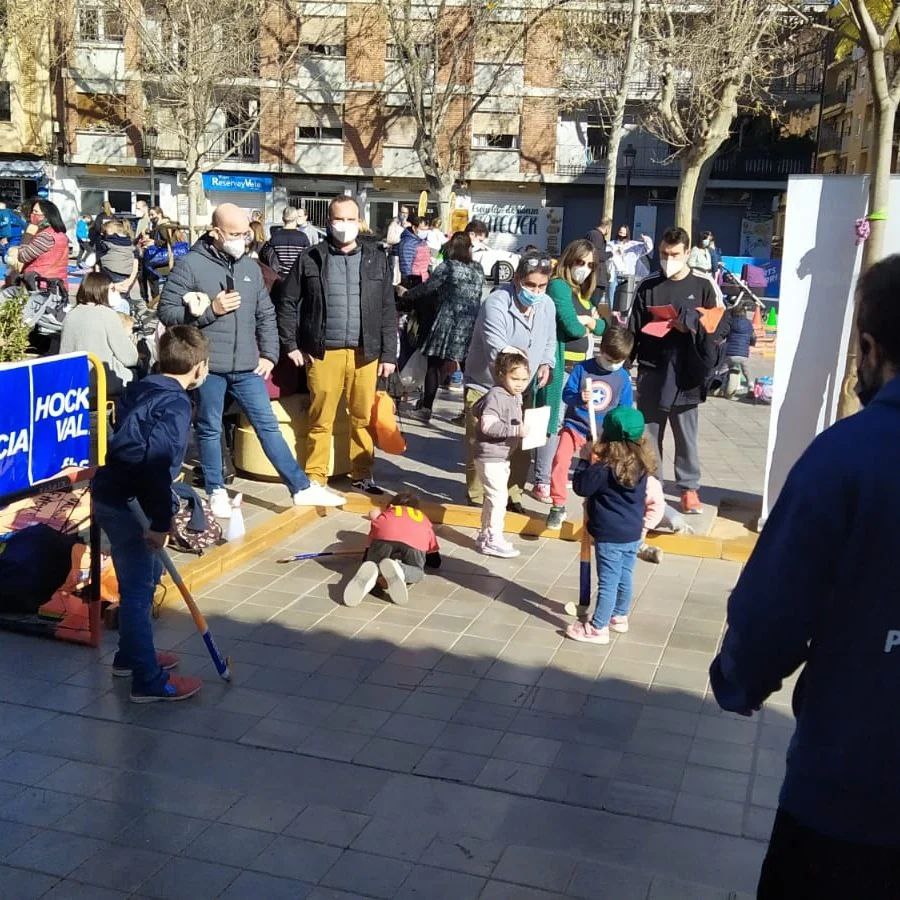 📸Estupenda jornada de Esports al barri que hemos disfrutado hoy en Patraix. <a href="/FDMValencia/">FDM Deporte València</a>  #EsportsalBarri #HockeyValencia 🏑🏑🏑