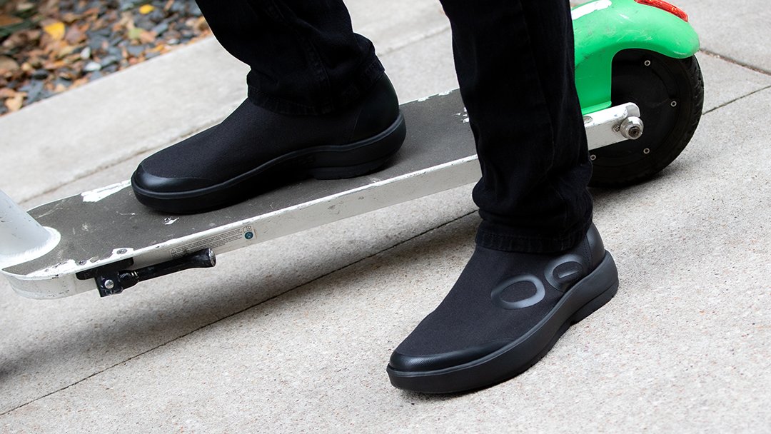 oofos's tweet photo. "I wear OOFOS flip flops and wanted a "dressier" shoe with the same #archSupport. The eeZee Low Shoes are perfect."
- Mark D.
#VerifiedBuyer #mensshoes #footsupport #feeltheOO https://t.co/A1u3YZSdLi