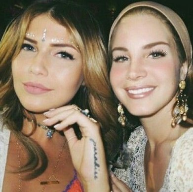 LOUANAPICS's tweet photo. Coachella https://t.co/xtK9RcBHmv