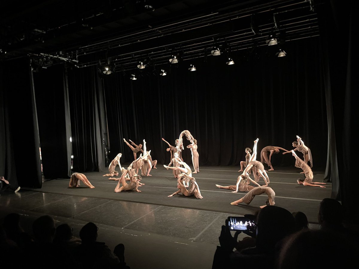 EtonburyPE's tweet photo. 🌟 @MissHiltonPE and @PEMissPrior had an amazing afternoon today watching our current and ex @EtonburyAcademy students perform in the Gifford Dance Show💃

UNBELIEVABLE talent!!!🔥💃🎭🎟💫

We are so so so proud of each and every one of you, well done everyone! ⤵️📸🤩 @ETAJuniors https://t.co/9VzmcS87p2