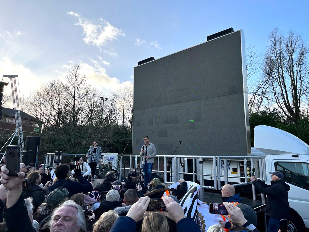 torysleazeUK's tweet photo. After several years of legal woes, incarcerations, extended holidays, injunctions and bankruptcy, Stephen Yaxley Lennon (aka Tommy Robinson) has made his return to the streets....
The post Tommy in… https://t.co/SJojR5HjU1 #RightResponse FOLLOW TO SUPPORT @torysleazeUK https://t.co/xm52EbSUJH