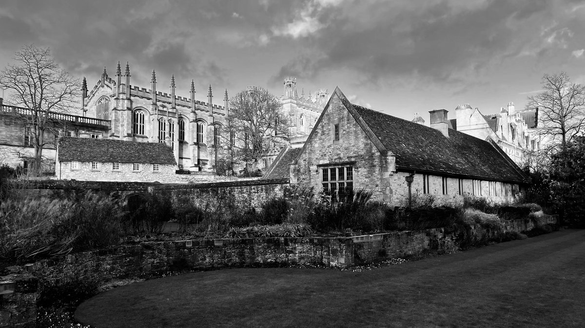 mpoore's tweet photo. Great lunchtime chat followed by a wander around Oxford #automationug #vExpert #VMware #VMUG https://t.co/uQU06NEafU