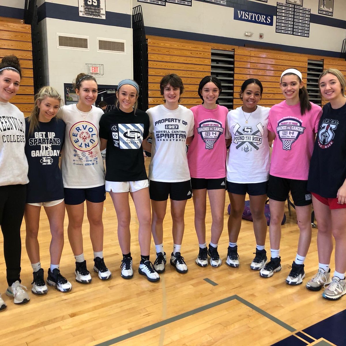 FHCgirlsbball's tweet photo. Huge S/O to these SPARTANS for pouring into our @jrspartansgbb program on their day off! May they always  remember that their worth far exceeds any scoreboard. So proud of these young women! 💙⚒

#PTR⚒ https://t.co/BMp1zjpRrr