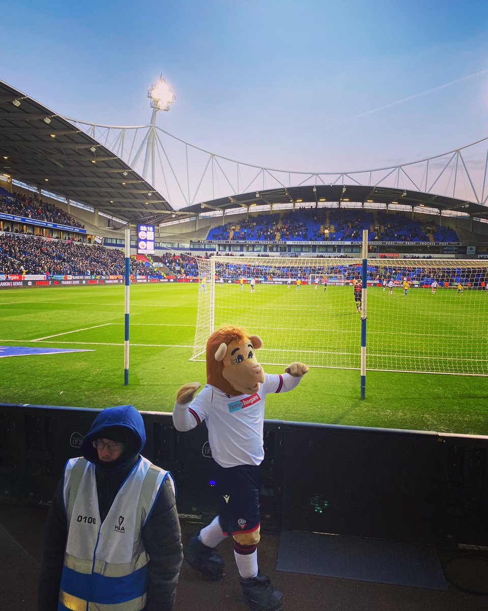 LoobyDooby22's tweet photo. When you’re next to the mascot when that sixth goal goes in …… 🦁🦁🦁🦁🔥🔥🔥🔥
#bwfc #mascot #lit #SaturdayVibes #football #sixgoals #emptyawayend https://t.co/cc5tkCQm9i