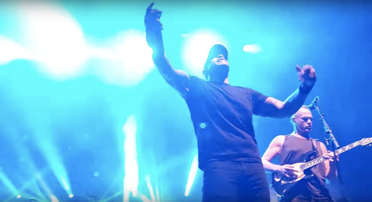 metalinjection's tweet photo. Watch HOWARD JONES Join KILLSWITCH ENGAGE On Stage For Three Songs https://t.co/lvwnjtS8Ys https://t.co/n5ubAmMayQ