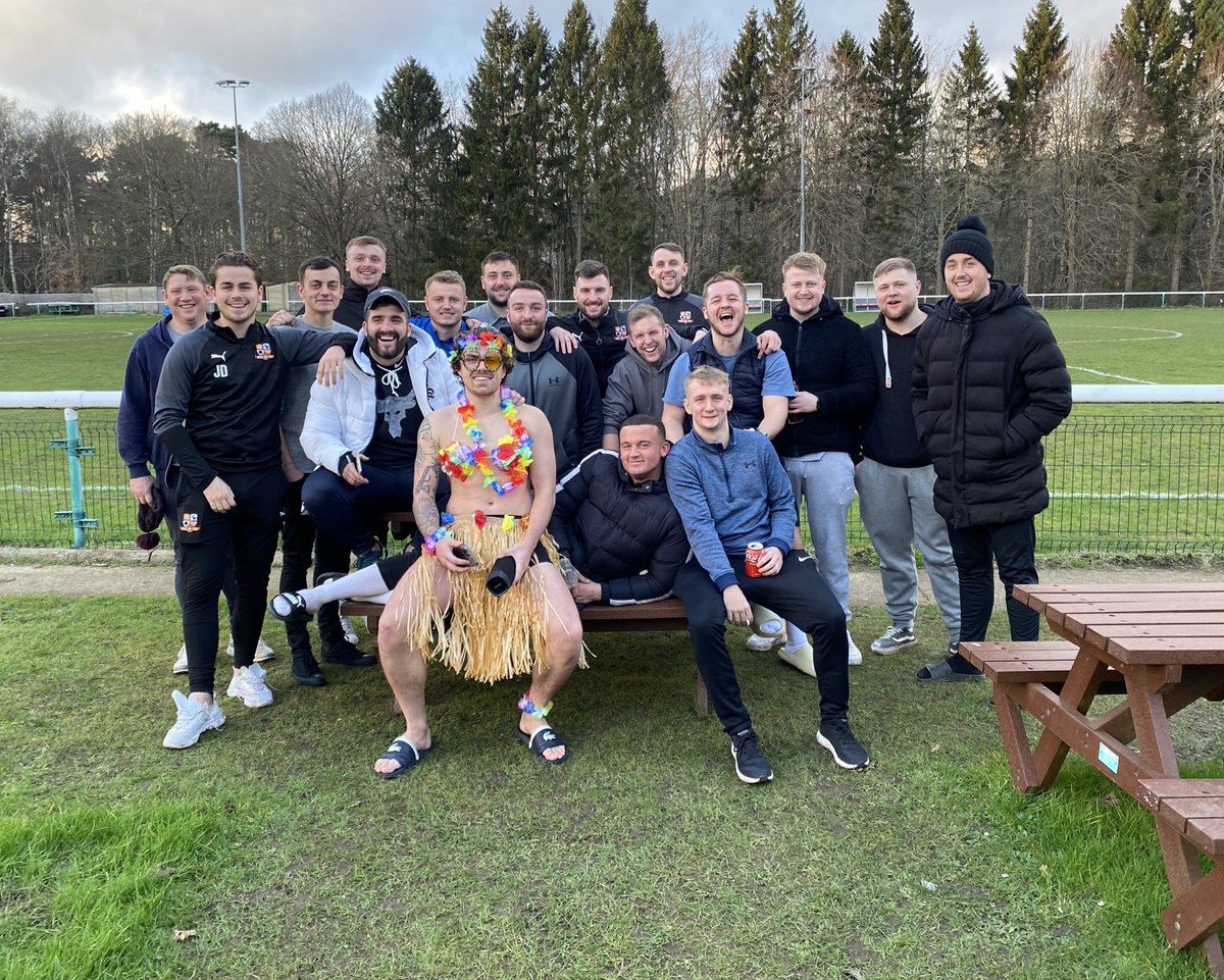 charliejaylacey's tweet photo. WHAT A WIN! 3-0 in the Aldershot Div cup! @HarryArmstrong9 with a quality individual goal as well as a top performance. A well deserved goal from Nipper and MOTM was Harry Roberts. @billyleesmith and @HarryArmstrong9 both putting claims forward. @Powell1227 👀 @HartleyFC https://t.co/Rc67zv7248
