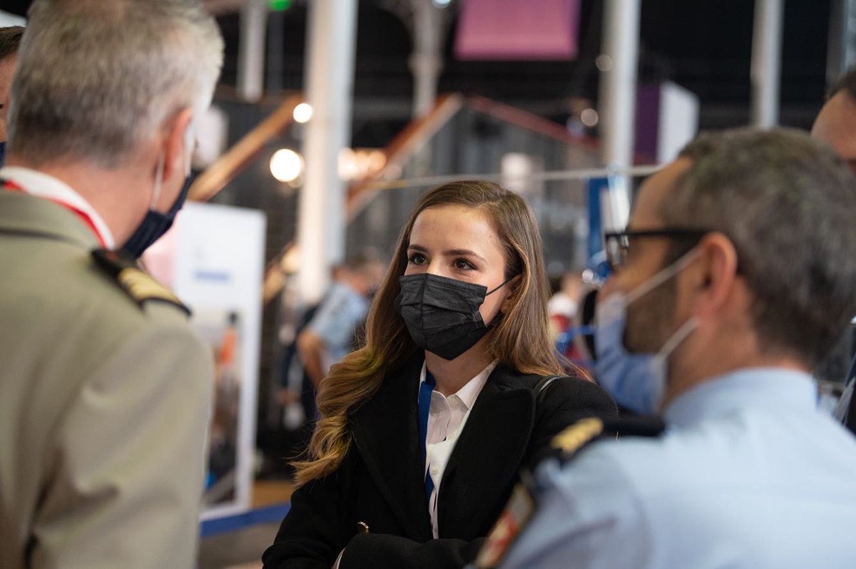 GardeNatFR's tweet photo. La deuxième journée du salon de la Fabrique Défense touche à sa fin ! 💪

Une journée riche en rencontres et en échanges entre les réservistes présents sur notre stand et la nouvelle génération ! 👏

#FabriqueDefense #europedéfense #PFUE2022 https://t.co/775iSfhMkf