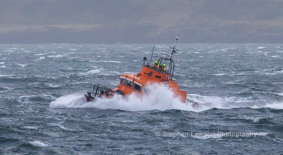 StephenLawson52's tweet photo. @ObanRNLI on service as #StormMalik batters the west coast of Scotland. #storm #Weather #lifeboat #RNLI https://t.co/StmoEc2YkM