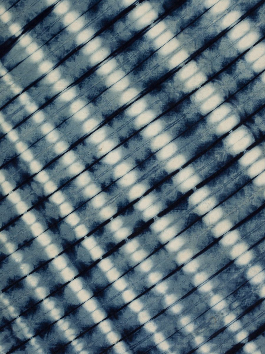 V_and_A's tweet photo. Buckle up for your guide to Nigerian tie dye. Adire are 'tied and dyed' indigo textiles and below are the many different ways to create patterns.

1. Tying small stones or seeds into the cloth
2. Folding and tying method
3. Stitch resist

More: https://t.co/8Zf7xAna10 https://t.co/xmjiMNhDiy