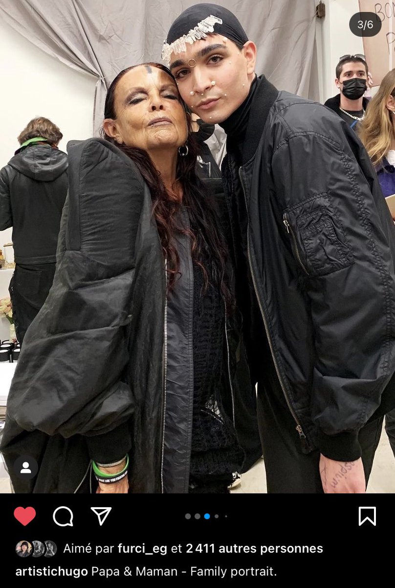 ArtisticHugo's tweet photo. J’avais oublié de le partager ici : Petites photos de famille avec Rick Owens et Michèle Lamy. #CrystalFamily 

Ig : @ArtisticHugo https://t.co/0MxUDDNGtY