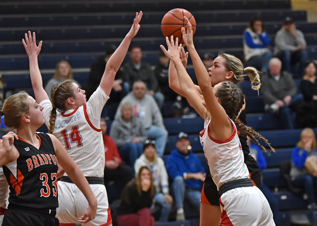 Dale Barger (@db_sportsreport) on Twitter photo Tri-Village Girls Basketball defeats Bradford 68-27 improves to 17-2 & 10-0 in WOAC. <a href="/MeghanDowning10/">Meghan Downing</a> led PATS 24 points & <a href="/morgan_hunt5/">Morgan Hunt</a> 23.
<a href="/austymiller4/">austy miller</a> 10 points for Roaders 10-9 & 4-5 in WOAC.
<a href="/TVLadyPatriots/">Tri-Village Lady Patriots</a> <a href="/TV_AthleticDept/">Tri-Village Athletic Department</a> <a href="/WOACSports/">WOAC Sports</a> <a href="/RailroaderAD/">Bradford Athletics</a> @darkecountynow Tri-Village Girls Basketball defeats Bradford 68-27 improves to 17-2 & 10-0 in WOAC. <a href="/MeghanDowning10/">Meghan Downing</a> led PATS 24 points & <a href="/morgan_hunt5/">Morgan Hunt</a> 23.
<a href="/austymiller4/">austy miller</a> 10 points for Roaders 10-9 & 4-5 in WOAC.
<a href="/TVLadyPatriots/">Tri-Village Lady Patriots</a> <a href="/TV_AthleticDept/">Tri-Village Athletic Department</a> <a href="/WOACSports/">WOAC Sports</a> <a href="/RailroaderAD/">Bradford Athletics</a> @darkecountynow