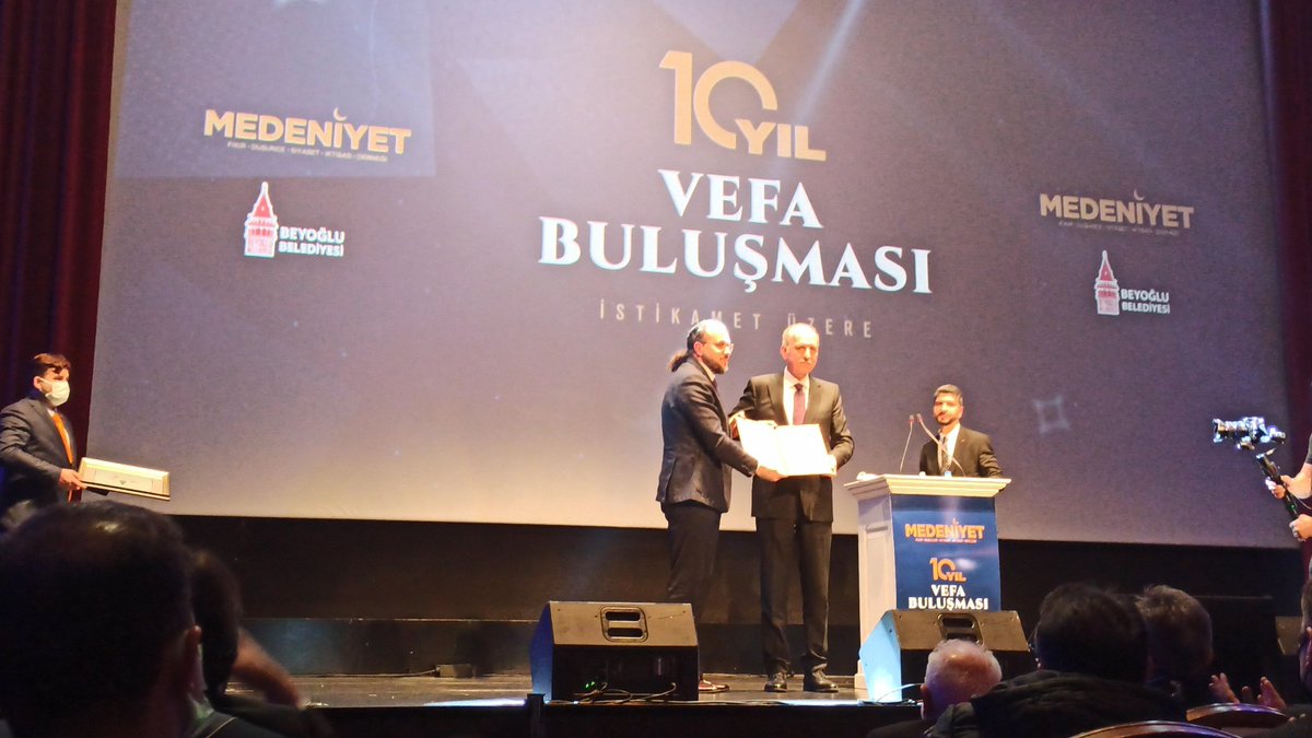 NumannCetinkaya's tweet photo. İçimizi ferahlatan samimi konuşmasından dolayı @NumanKurtulmus başkanımıza sonsuz teşekkür ederiz.. #Medeniyet10Yıl https://t.co/nOea8m26ZZ