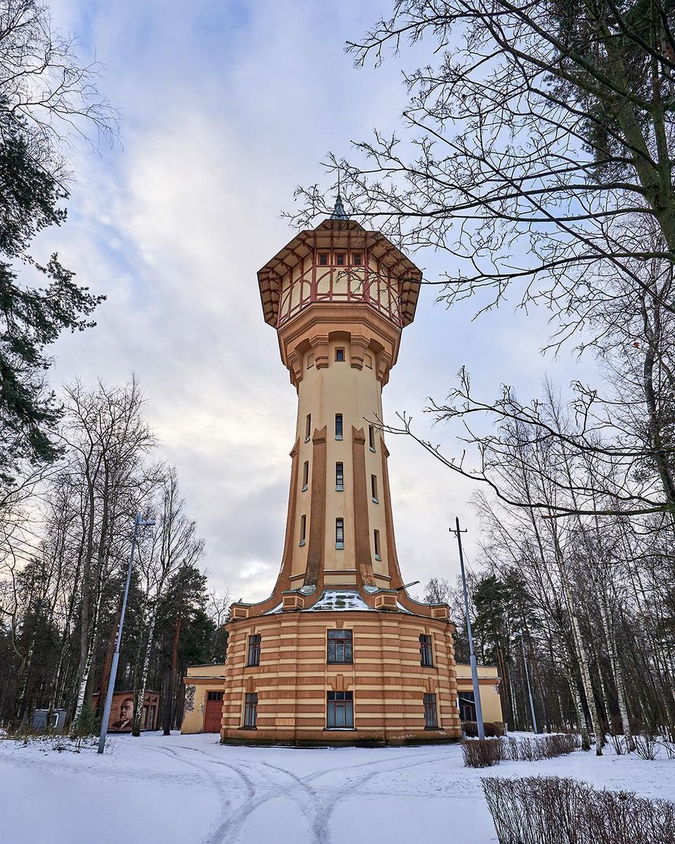 spbpu_official's tweet photo. Unusual views of the water supply tower! Just look, how do you like it? ☺️
We wish you a great week and a good rest for those who are on vacation! 😍
Thanks for the photos @lily.in.city
#polytech #spbpu #studyinrussia https://t.co/9NsbVfLl1C
