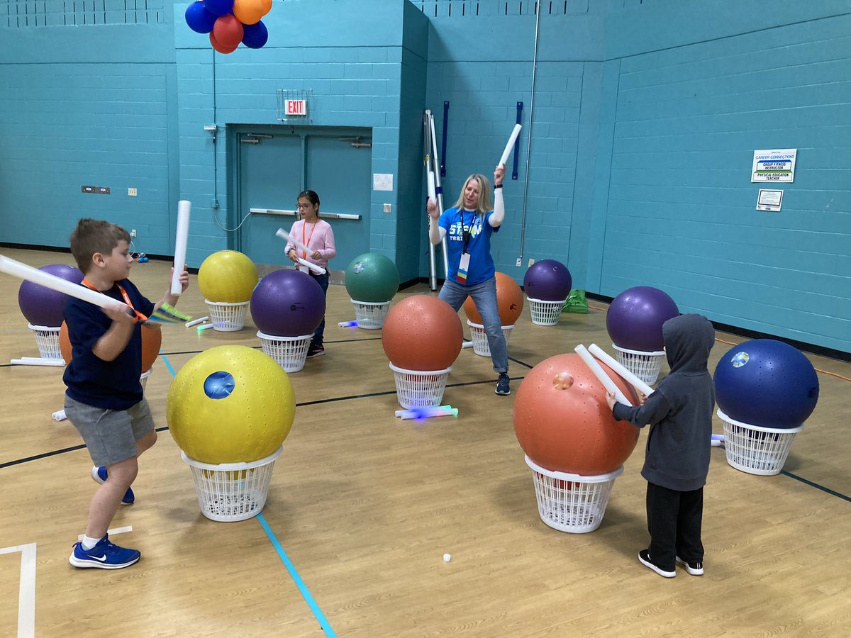 MrsSusieSummers's tweet photo. Had an amazing morning at the @ccpssteam Expo with my family, colleagues, and students! #bestdayever @NPESharks @collierschools @ArellanoNPE https://t.co/Y1hCwuV8Kv