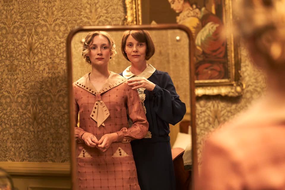 ScreenMorris's tweet photo. One to keep an eye out for - looks like there will be a number of Morris &amp; Co. wallpapers in the upcoming series "Hotel Portofino", including Chrysanthemum (1877) and Snakeshead (designed as a fabric, 1876) https://t.co/i6iRGDHxb8