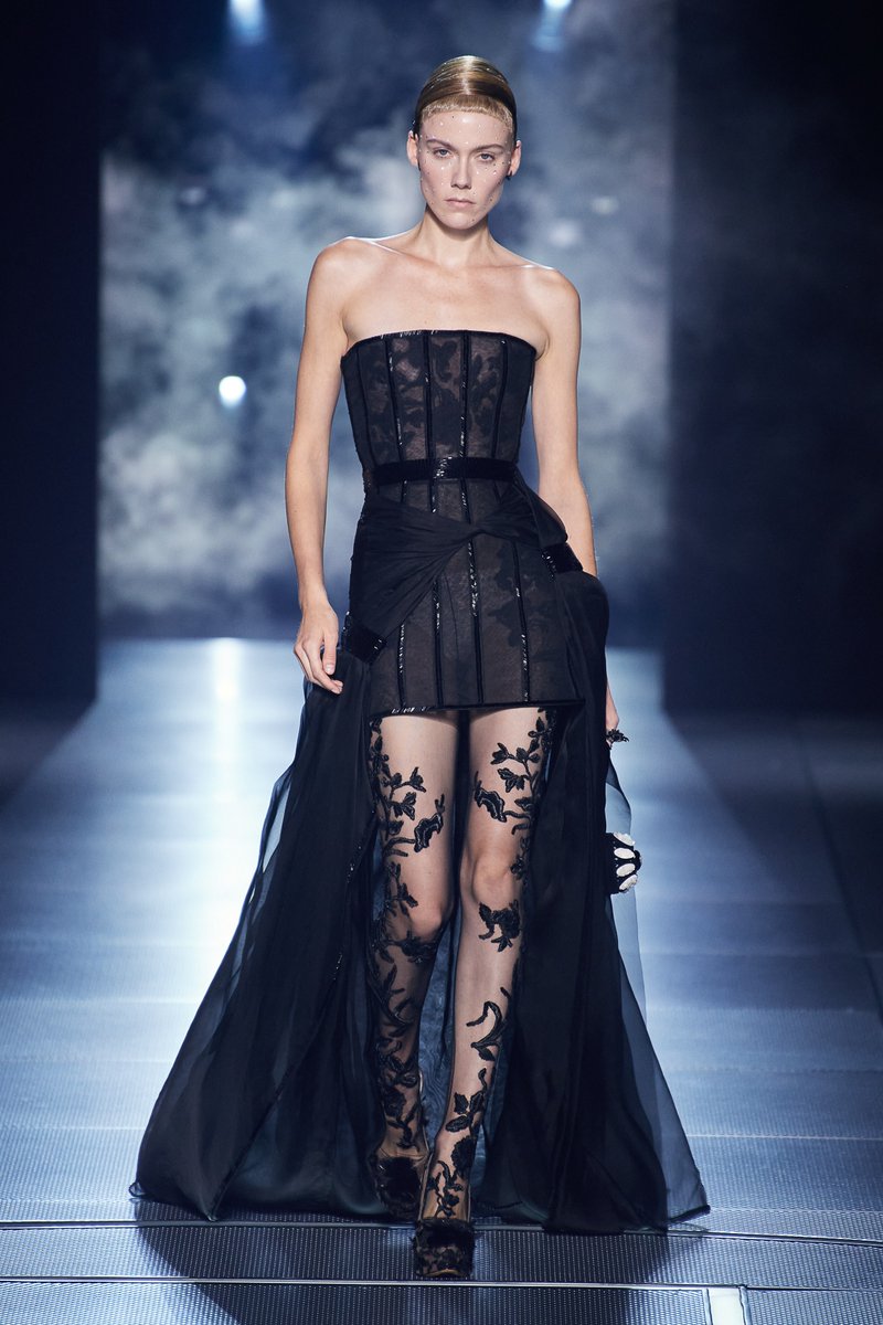 Vogue Runway tweet media