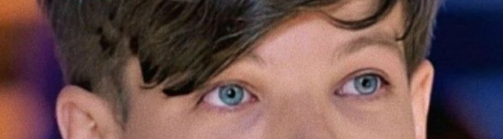 lamejor_louie15's tweet photo. Buen momento para apreciar los hermosos ojos de louis 💙

I vote #Louies for #BestFanArmy at the #iHeartAwards https://t.co/yfa929Gt2U