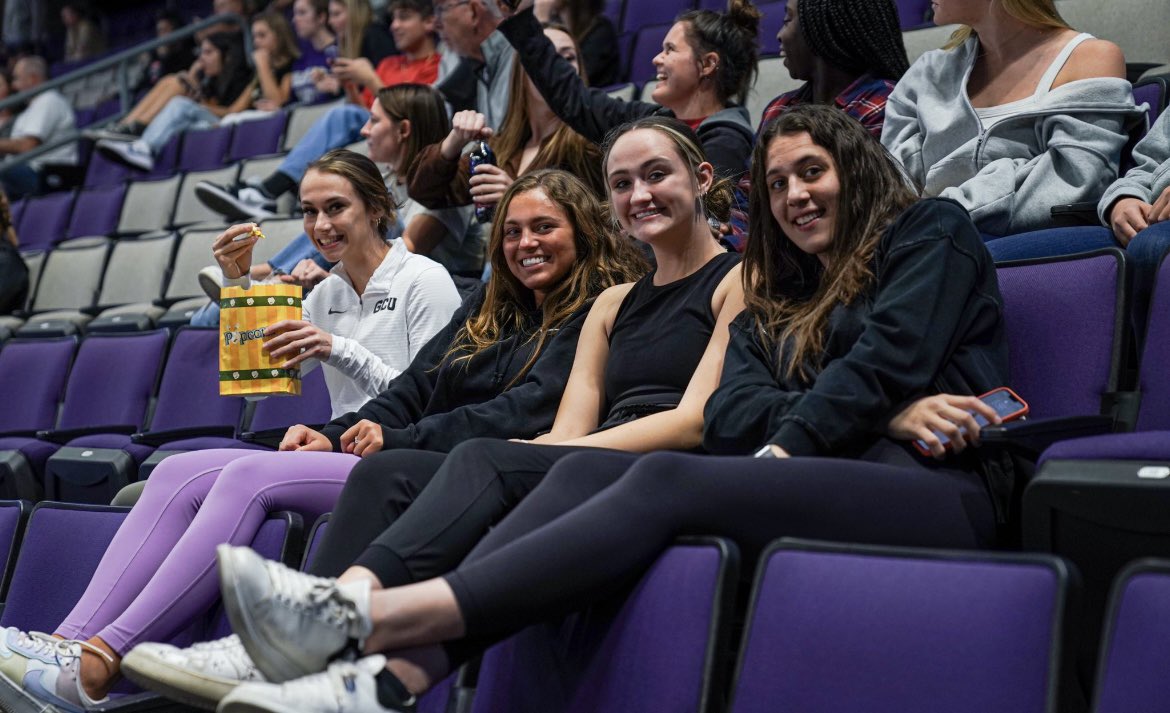 SaintJoeVB's tweet photo. We see you, @_katieschmitt! Keep up the great work! #SJVBAlumni #Grind #SaintJoeYouKnow #ProudCoach https://t.co/rAjRJtlKLP