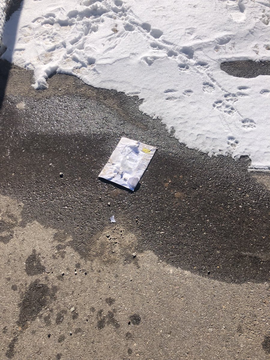 thesvej's tweet photo. It’s obvious @FedEx doesn’t care about their customers because they never respond and issues go unresolved. Either that or they are retaliating now. https://t.co/sQQfAjyJl7