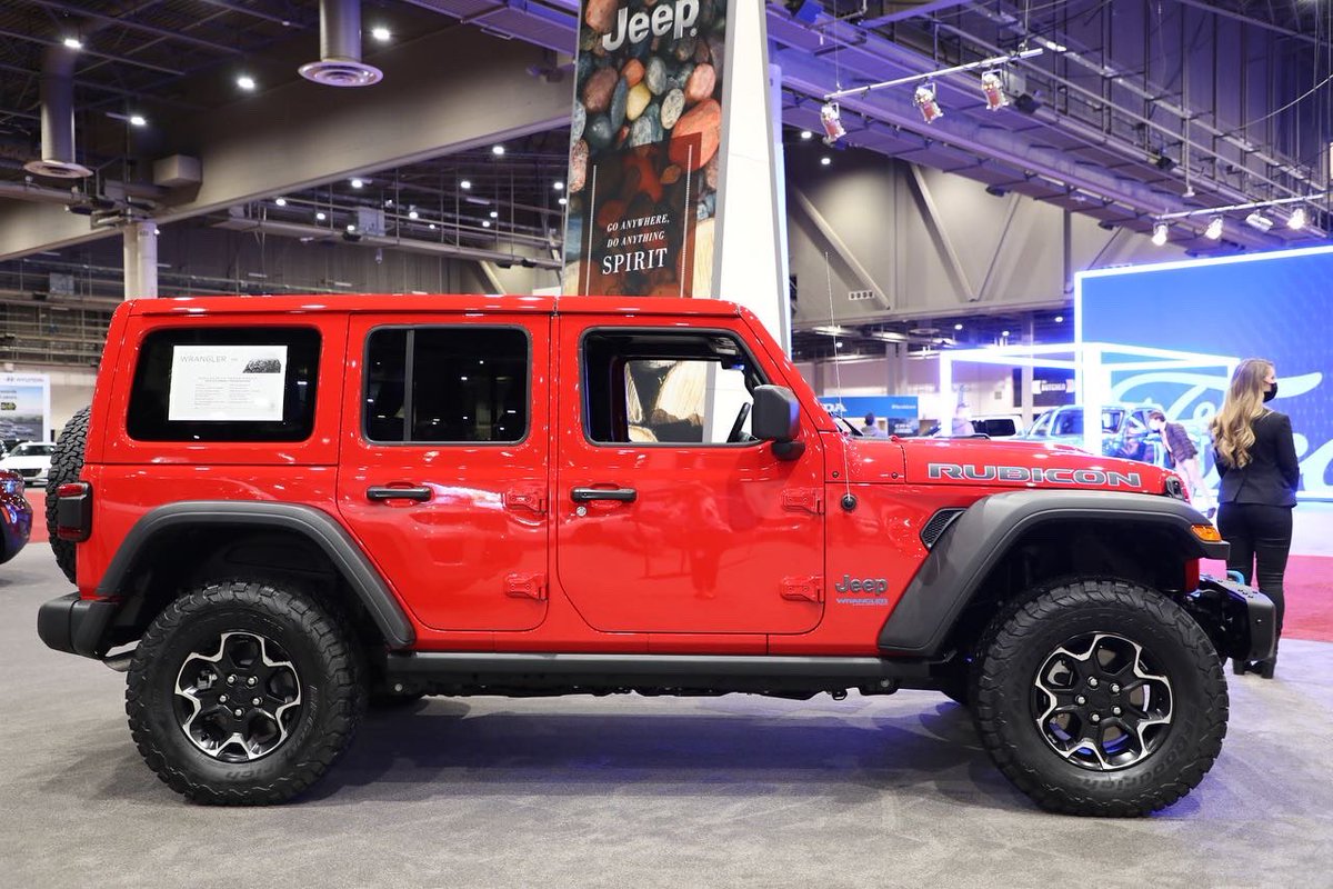 nrgpark's tweet image. 🛥Saturday’s are better at @houstonboatshow &amp;amp; @houstonautoshow 🚘 Grab your tickets and come check out all the fun! Open until 9:00PM tonight in NRG Center. 
.
.
.
#houstonautoshow #houstonboatshow #carsandboats #1ticket2shows #nrgcenter #thingstodoinghouston #saturdayvibes