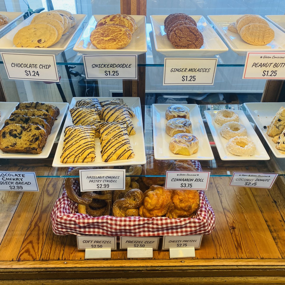 Floyd Country Store tweet media