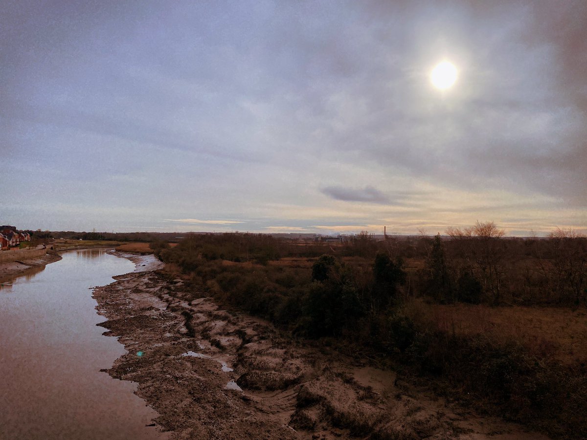 More riverside running 🏃‍♀️ it’s been stunning out there 💕 #ukrunchat