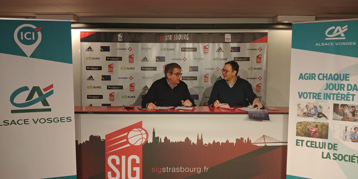 sigstrasbourg's tweet photo. 🏀𝗖𝗲𝗻𝘁𝗿𝗲 𝗱𝗲 𝗙𝗼𝗿𝗺𝗮𝘁𝗶𝗼𝗻 

Le Centre de Formation de la SIG Strasbourg et le Crédit Agricole Alsace Vosges officialisent ce soir leur partenariat. 

Merci @CA_AlsaceVosges pour votre soutien !  #gosig https://t.co/vb5OkvGdsC