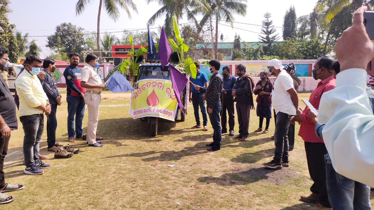 SNMLive_Safety's tweet photo. ସଚେତନ ନାଗରିକ ମଞ୍ଚ ଯାଜପୁର ପରିବାର ପକ୍ଷରୁ ନୂତନ ରକ୍ତଦାତା ଓ ଘରେ ଘରେ ରକ୍ତଦାତା ସୃଷ୍ଟି ପାଇଁ ସଚେତନତା ଅଭିଯାନ। ଉଦଘାଟନ କଲେ @N_R_Kar and @IICJenapurPS ।  ୪୦  ଟି ଗାଁ ର ପ୍ରାୟ ଏକ ଲକ୍ଷ ଲୋକଙ୍କୁ ସଚେତନ କରାଯିବା ସହ ରକ୍ତଦାନ ନିମନ୍ତେ ନିମନ୍ତ୍ରଣ କରାଯାଉଛି। @spjajpur @dm_jajpur @HUDDeptOdisha @OdishaRed https://t.co/iiZ91YfEgr