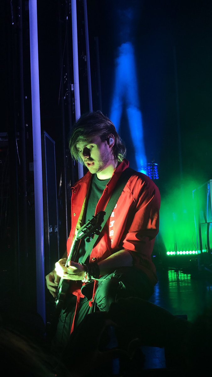 mgchivs's tweet photo. michael clifford is a work of art. https://t.co/4C7aSvl7T3