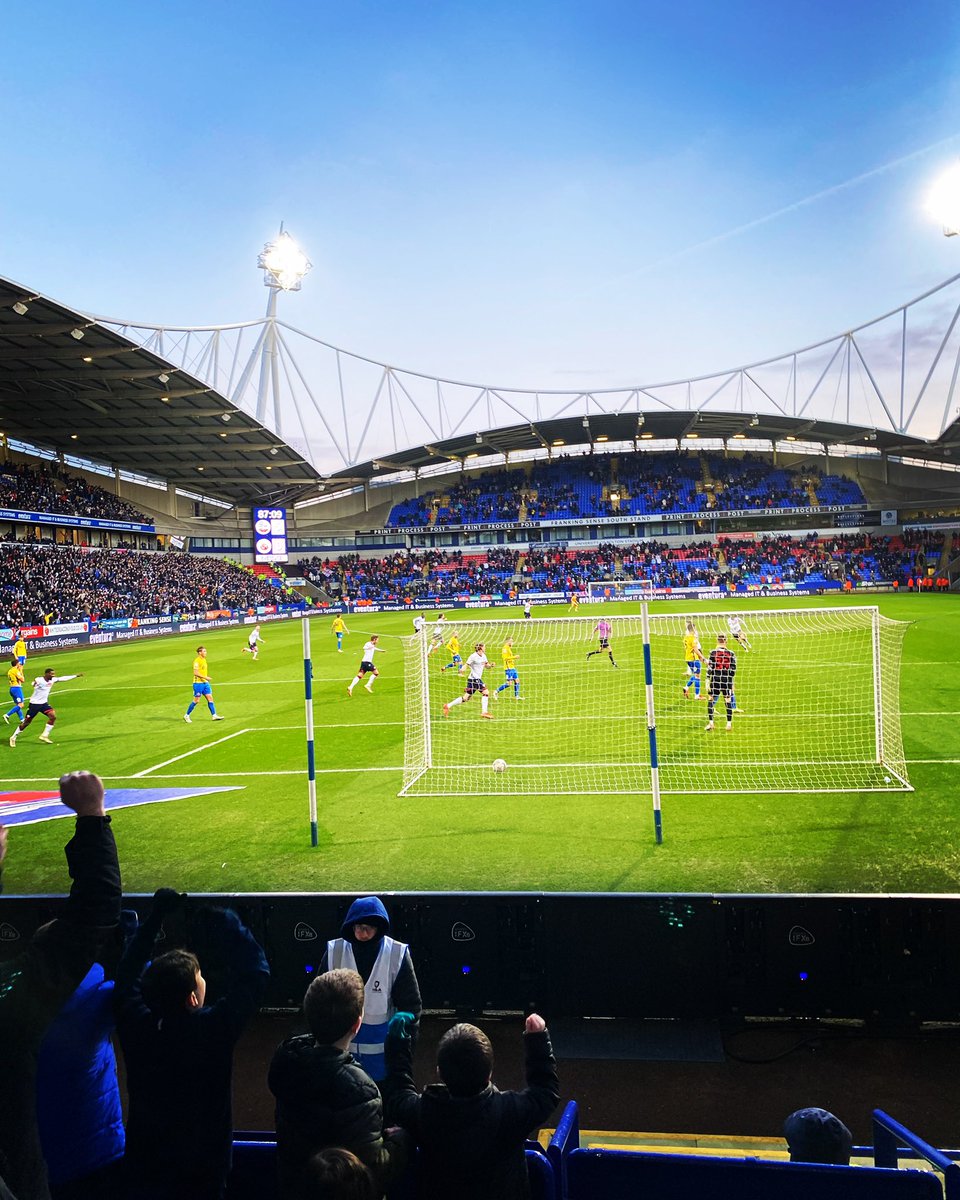 LoobyDooby22's tweet photo. When you get a perfectly timed photo of that sixth goal going in…….. 🔥🔥🔥
#bwfc #bolton #sixgoals #wanderers #saturdayvibes #matchday #football #onfire #six #goalsgalore #buzzin https://t.co/jhFLWMibkH