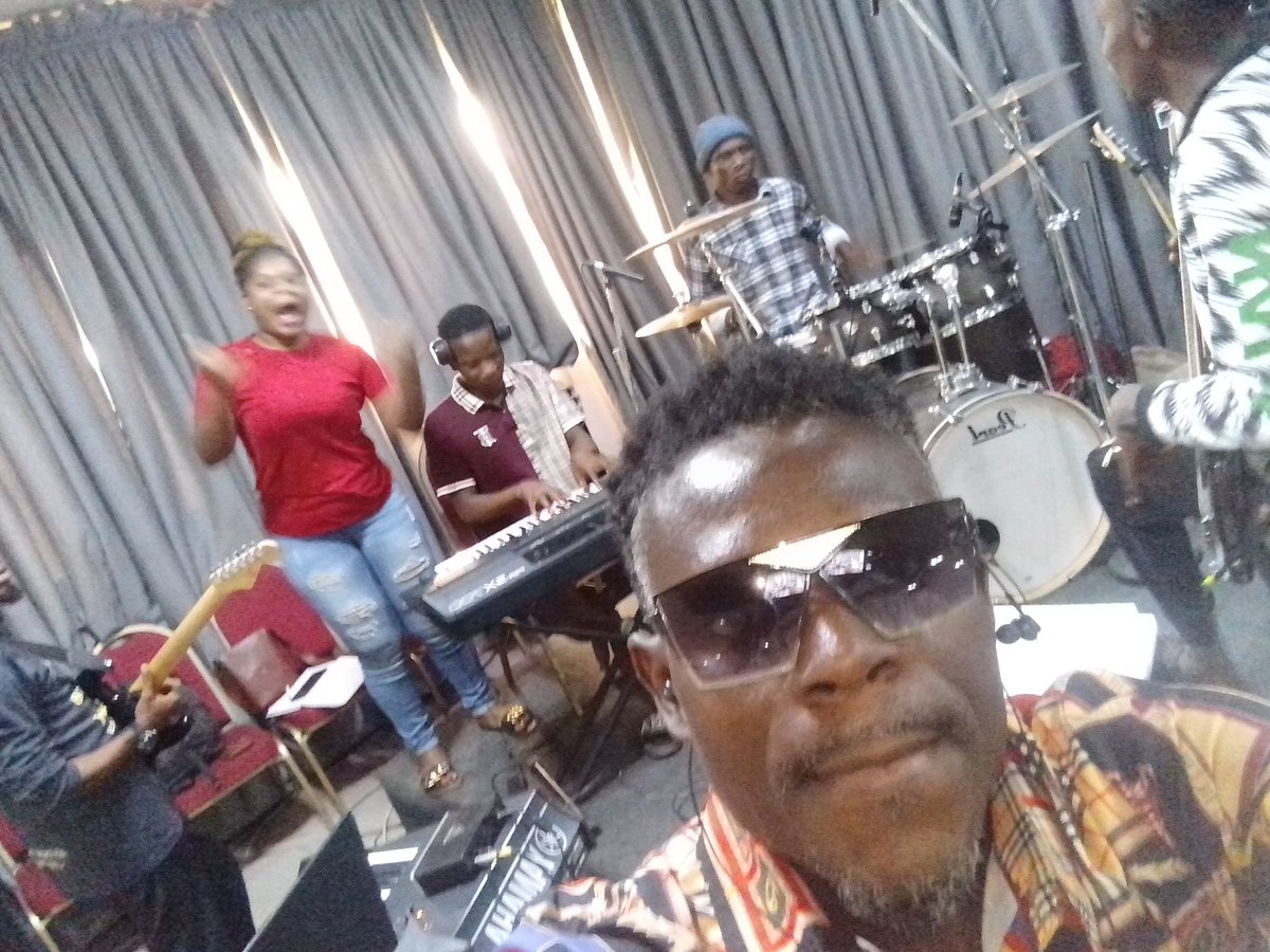 SampraiseOracle's tweet image. Rehearsal Mood with the band this afternoon 🌞. Preparing for tomorrow... It's gonna be awesome 💯 #Sosongo #ThankYou ft @nathanielblow #StreamsOfJoyUyo lit 🔥🔥💯